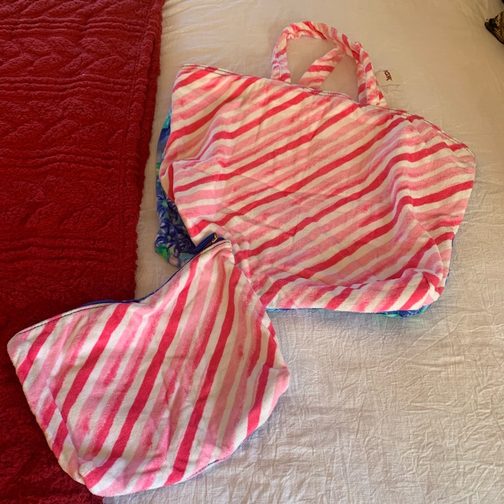 Lilly Pulitzer Nantucket’s beach terrycloth destination, tote AND zip pouch NWT - Picture 2 of 9